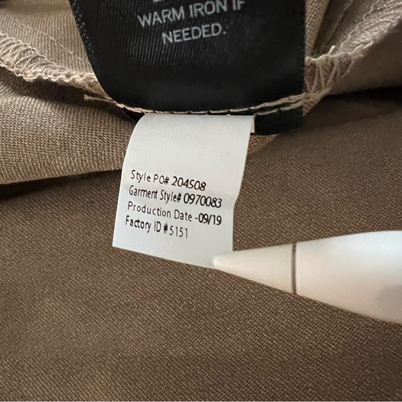 Roz & Ali Classic Fit Ankle Pants - Picture 10 of 12